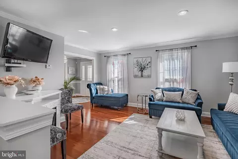 Living - 512 Flora Cir, Springfield, PA 19064 photo 1 of 8
