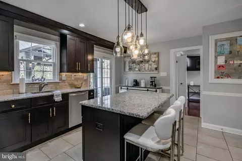 Kitchen - 512 Flora Cir, Springfield, PA 19064 photo 4 of 4