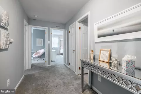 Entry Way - 512 Flora Cir, Springfield, PA 19064 photo 3 of 3