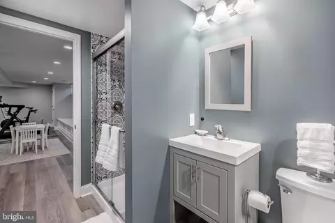 Bath - 512 Flora Cir, Springfield, PA 19064 photo 4 of 4
