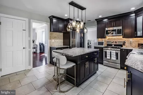 Kitchen - 512 Flora Cir, Springfield, PA 19064 photo 2 of 4