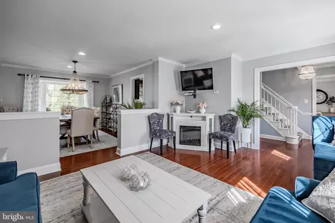 Living - 512 Flora Cir, Springfield, PA 19064 photo 3 of 8