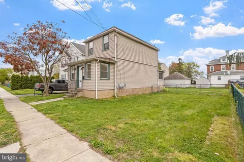 215 Seneca St, Essington, PA 19029