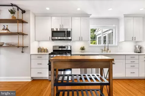 Kitchen - 441 Iven Ave, Wayne, PA 19087 photo 4 of 5