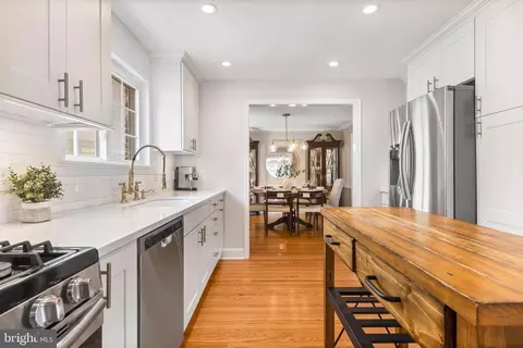 Kitchen - 441 Iven Ave, Wayne, PA 19087 photo 2 of 5