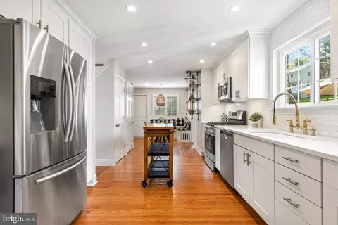 Kitchen - 441 Iven Ave, Wayne, PA 19087 photo 3 of 5
