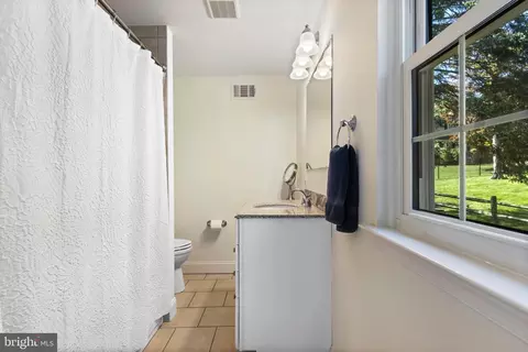 Bath - 441 Iven Ave, Wayne, PA 19087 photo 5 of 6