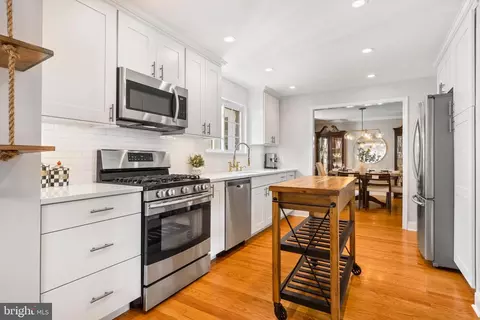 Kitchen - 441 Iven Ave, Wayne, PA 19087 photo 5 of 5