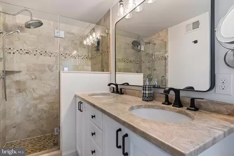 Bath - 441 Iven Ave, Wayne, PA 19087 photo 3 of 6