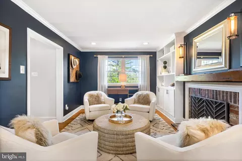 Living - 441 Iven Ave, Wayne, PA 19087 photo 1 of 3