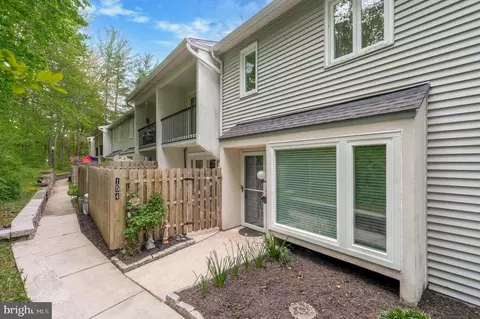 154 W Kenilworth Cir, Newtown Square, PA 19073