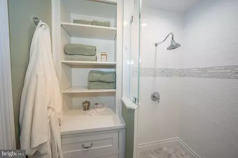 Bath - 202 Midland Ave, Wayne, PA 19087 photo 4 of 4