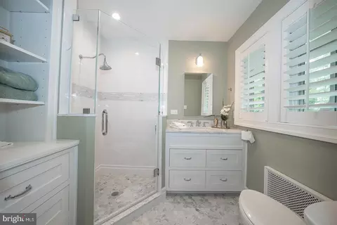 Bath - 202 Midland Ave, Wayne, PA 19087 photo 3 of 4