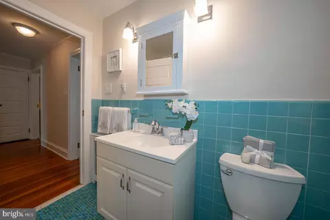 Bath - 202 Midland Ave, Wayne, PA 19087 photo 2 of 4