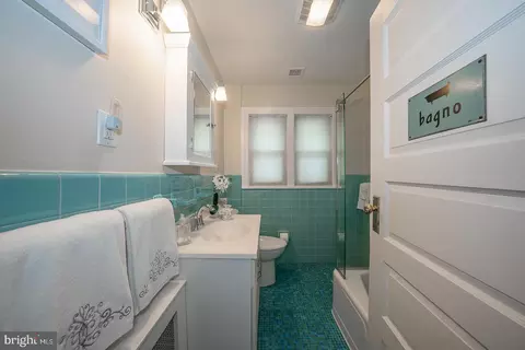Bath - 202 Midland Ave, Wayne, PA 19087 photo 1 of 4