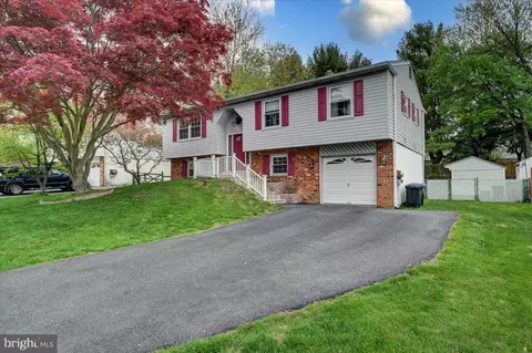 155 Woodstream Rd, Marcus Hook, PA 19061