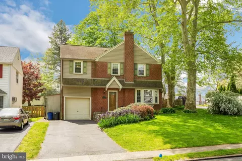 215 Greenbriar Ln, Havertown, PA 19083
