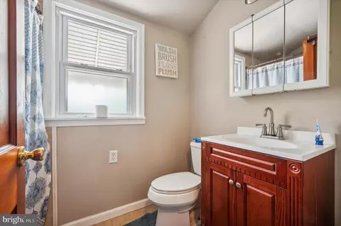 Bath - 416 Sherman Rd, Springfield, PA 19064 photo 1 of 2