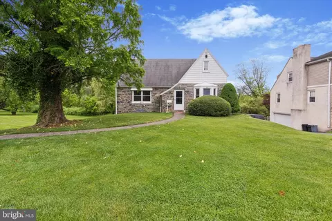 555 W Rolling Rd, Springfield, PA 19064