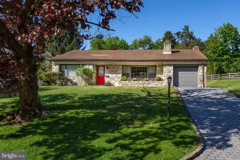 213 Brookthorpe Cir, Broomall, PA 19008