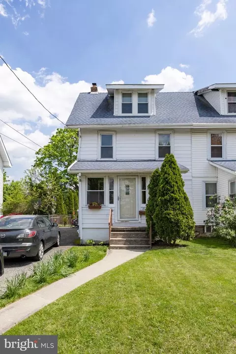 19 W Forrestview Rd, Brookhaven, PA 19015