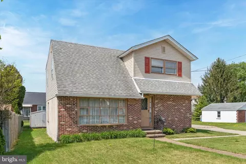 228 Pontiac St, Essington, PA 19029
