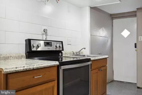 Entry Way - 629 Briarcliff Rd, Upper Darby, PA 19082 photo 4 of 4