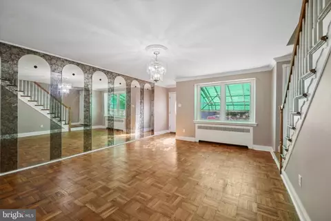 Living - 629 Briarcliff Rd, Upper Darby, PA 19082 photo 1 of 2