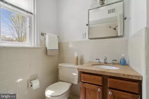 Bath - 500 E Lancaster Ave #104, Wayne, PA 19087 photo 1 of 2