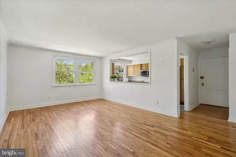 Living - 500 E Lancaster Ave #104, Wayne, PA 19087 photo 3 of 4