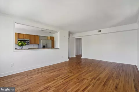 Living - 500 E Lancaster Ave #104, Wayne, PA 19087 photo 1 of 4