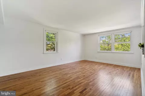 Living - 500 E Lancaster Ave #104, Wayne, PA 19087 photo 2 of 4