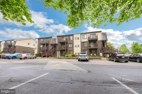 5200 Hilltop Dr #M2, Brookhaven, PA 19015