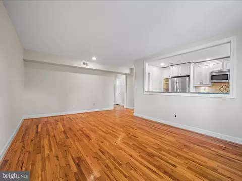 Living - 500 E Lancaster Ave #102D, Wayne, PA 19087 photo 5 of 6