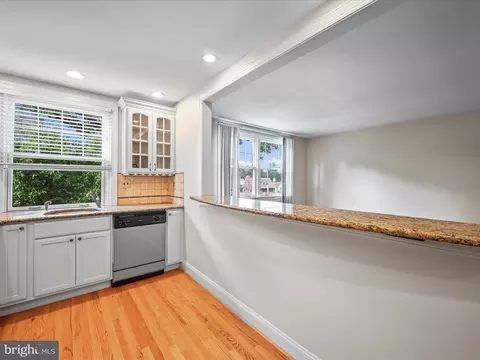 Kitchen - 500 E Lancaster Ave #102D, Wayne, PA 19087 photo 4 of 7