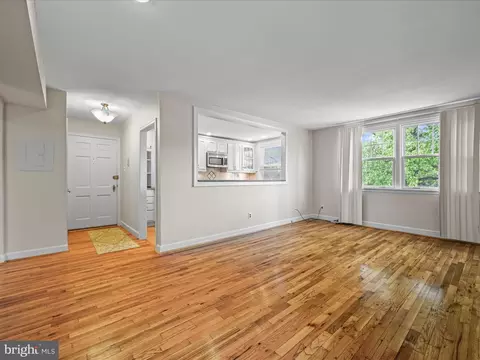 Living - 500 E Lancaster Ave #102D, Wayne, PA 19087 photo 3 of 6