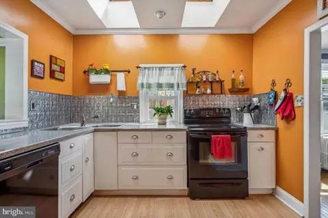Kitchen - 7 Cloverdale Ave, Upper Darby, PA 19082 photo 3 of 4
