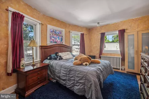 Bedroom - 7 Cloverdale Ave, Upper Darby, PA 19082 photo 1 of 3