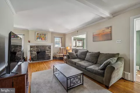 Entry Way - 7 Cloverdale Ave, Upper Darby, PA 19082 photo 1 of 3