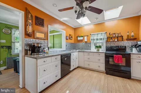 Kitchen - 7 Cloverdale Ave, Upper Darby, PA 19082 photo 1 of 4