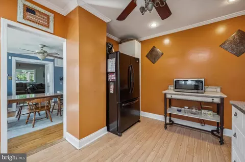 Entry Way - 7 Cloverdale Ave, Upper Darby, PA 19082 photo 2 of 3