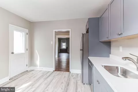 Entry Way - 226 Avon Rd, Upper Darby, PA 19082 photo 2 of 6