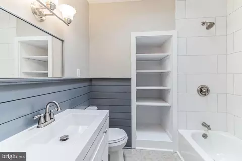Bath - 226 Avon Rd, Upper Darby, PA 19082 photo 2 of 3