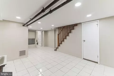 Entry Way - 226 Avon Rd, Upper Darby, PA 19082 photo 5 of 6