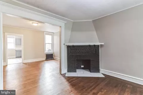 Living - 226 Avon Rd, Upper Darby, PA 19082 photo 3 of 6