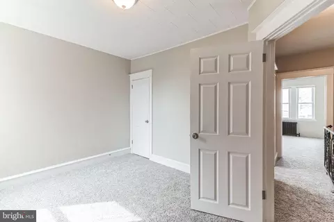 Entry Way - 226 Avon Rd, Upper Darby, PA 19082 photo 4 of 6