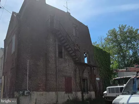1018 Upland St, Chester, PA 19013