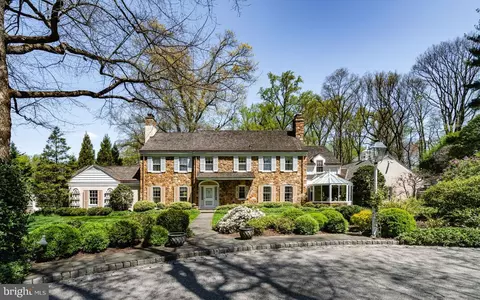 274 And 270 Hothorpe Ln, Villanova, PA 19085