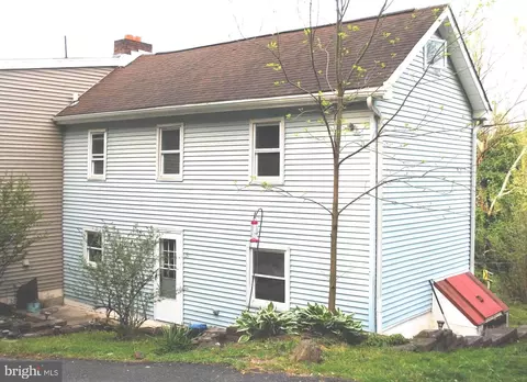 7 Helluva Hill Ln, Glen Mills, PA 19342