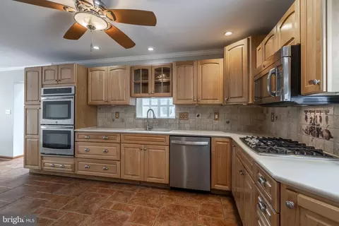 Kitchen - 100 S Forest Rd, Springfield, PA 19064 photo 2 of 2